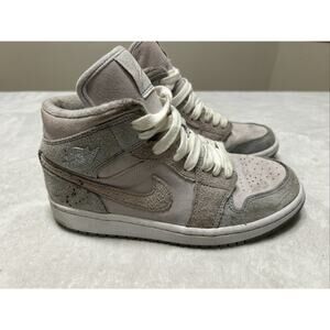 Nike Women’s Air Jordan 1 Size 8 Mid SE Particle Gray DO7139‑002 Rare Vintage